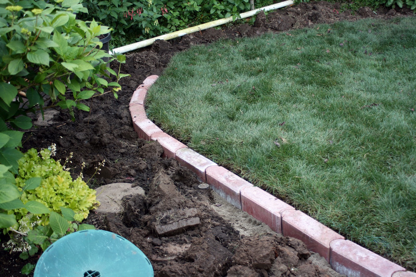 Cheap Creative And Modern Garden Edging Ideas