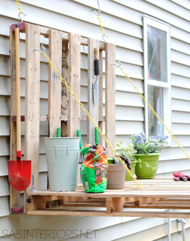 Fold-Away Pallet Gardening Table