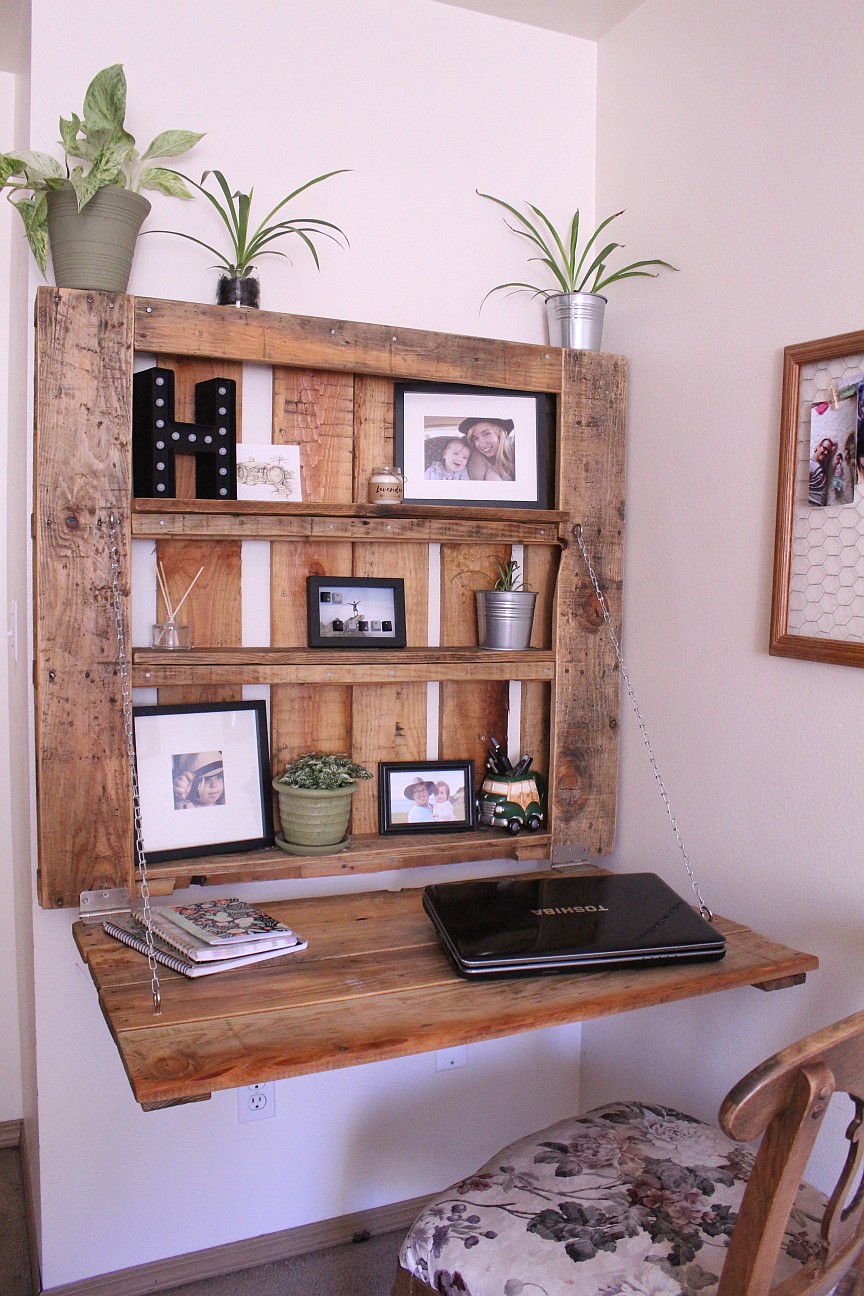 Space-Saving Pallet Desk